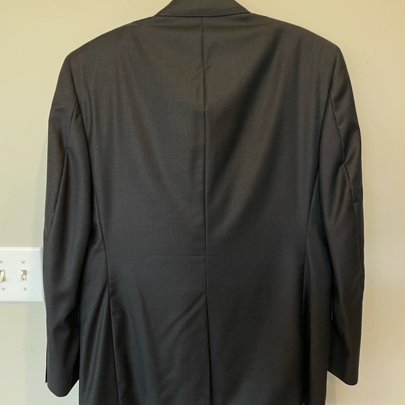 JOSABANK Signature Gold Suit 42R with Pleated Pants - Picture 5 of 9